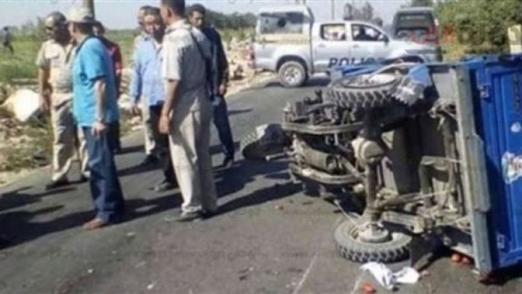 إصابة 4 أشخاص إثر حادث انقلاب تروسيكل في قنا
