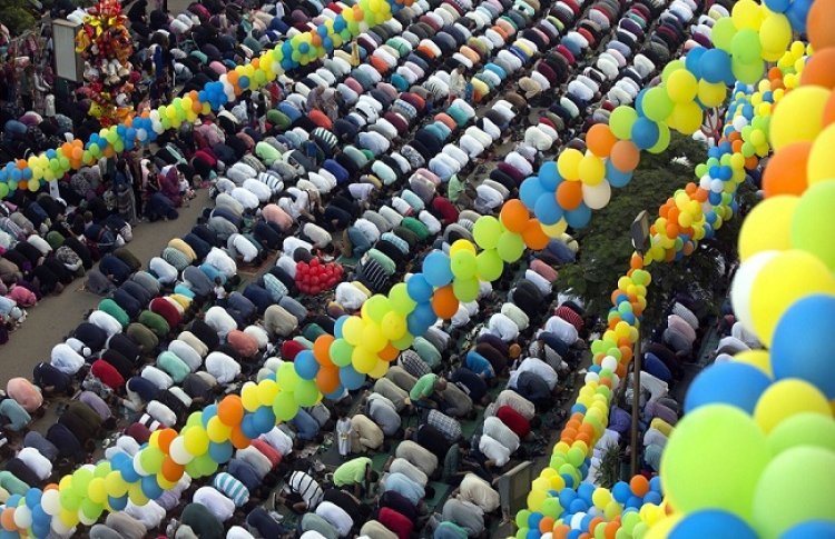 خبير نفسي: الهموم تمتزج مع فرحة العيد عند البالغين.. خاص