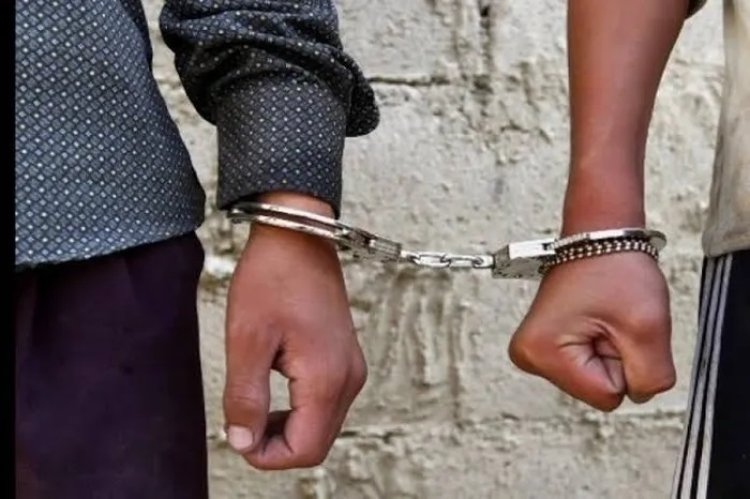 ضبط 8 أشخاص لانتحالهم صفة ضباط شرطة والاستيلاء على عملات أجنبية
