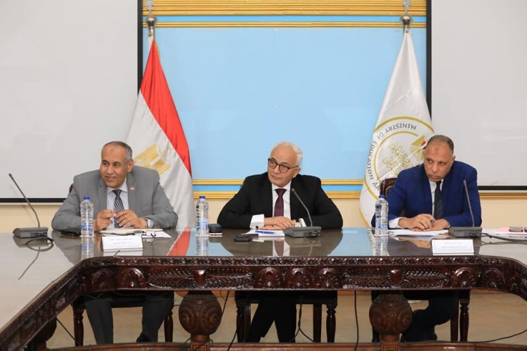 رضا حجازي يستعرض كنترولات امتحانات الثانوية العامة للعام الدراسي 2022/ 2023