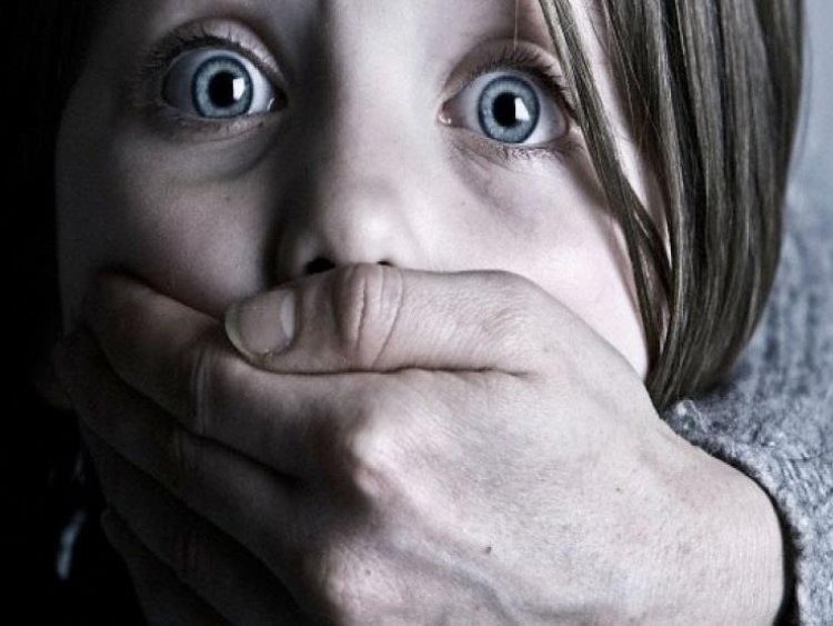 سائق يحرر محضرًا ضد زوجته بتهمة ختان طفلته دون علمه في قنا