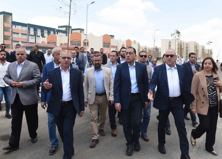 رئيس الوزراء يتفقد عددًا من المشروعات في مدينة العبور الجديدة
