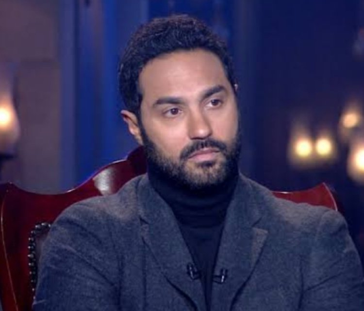 كريم فهمي: «السوشيال ميديا أكبر كدبة عشان كله فيها نمبر وان»