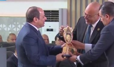 رئيس اتحاد نقابات عمال مصر: عجلة الإنتاج لن تتوقف وسوف تستمر