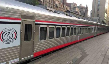 إصابة خمسيني إثر سقوطه من القطار في قنا