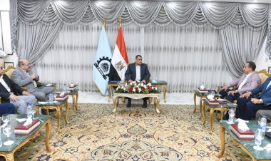 وزير الدولة للإنتاج الحربي يتفقد مصنع إنتاج وإصلاح المدرعات