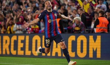 برشلونة يفوز على أوساسونا ويقترب من حسم الدوري