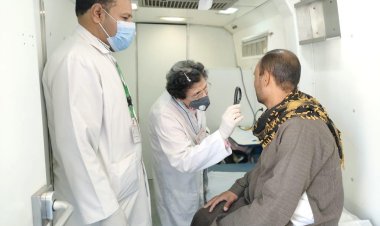 «صحة المنيا» تقدم الخدمات الطبية والعلاجية لـ 1942 حالة في قرية السلام