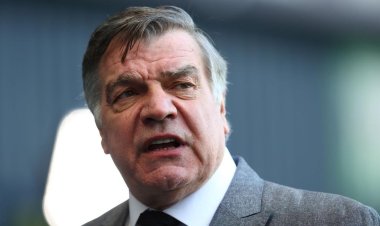 ليدز يونايتد يُقيل المدرب خافي جراثيا ويعيّن سام ألاردايس خلفًا له