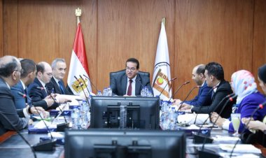 وزير الصحة يبحث إنشاء مدينة طبية شاملة تابعة لهيئة المعاهد التعليمية