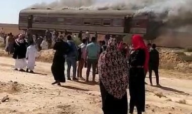 اشتعال حريق بعربتين في قطار مطروح القاهرة (صور)