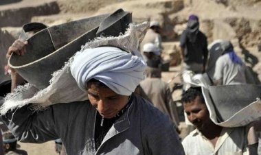 القوى العاملة تحذر من رسائل وهمية بخصوص منح العمالة غير المنتظمة