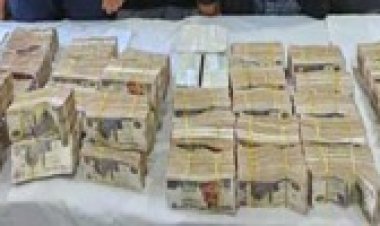 العثور على بنك عملات متحرك بحوزة 3 أشخاص بمنشأة ناصر