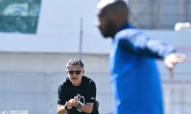 تعليمات لا تنقطع.. «أوسوريو» يعقد جلسة مطولة مع لاعبي الزمالك ويرفع الحمل البدني