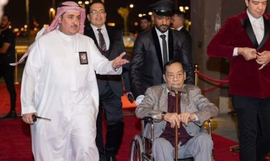 حلمي بكر على كرسي متحرك في حفل روائع محمد الموجي بالرياض