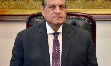 وزير التنمية المحلية يتلقى تقريراً من غرفة العمليات والأزمات لمتابعة تنفيذ تعريفة الركوب الجديدة بالمحافظات