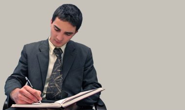 قانون الخدمة المدنية.. حالات إيقاف الموظف عن العمل