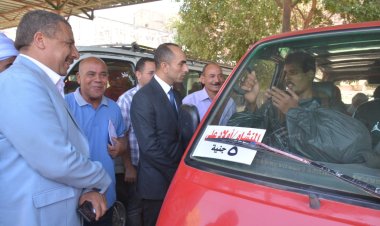 نائب محافظ سوهاج يتفقد مواقف سيارات نقل الركاب بمركز المنشاة وحي غرب