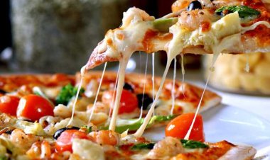 طريقة عمل عجينة البيتزا بجميع أنواعها