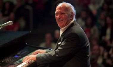 عمر خيرت خلال حفله بالمتحف الكبير: «ليلة جميلة من ليالي بلدنا»