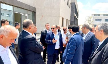 وزير الصناعة يتفقد عددا من المدابغ ومنطقة الـ100 مصنع بالروبيكى
