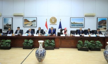 وزير السياحة والآثار يترأس الاجتماع الخامس للجنة الدائمة لتراخيص المنشآت الفندقية والسياحية