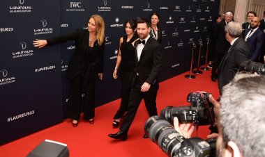 ميسي ينال جائزة لوريوس لأفضل رياضي في العام