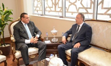 وزير التنمية المحلية يتابع مع محافظ الإسكندرية المشروعات التنموية والخدمية بالمحافظة