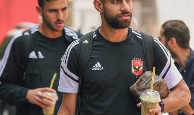 بعثة الأهلي تصل مطار القاهرة استعدادًا للسفر إلى تونس