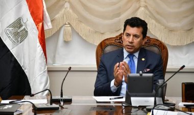 وزير الشباب والرياضة يبحث عددا من الملفات الاستثمارية والتسويقية مع قيادات الوزارة