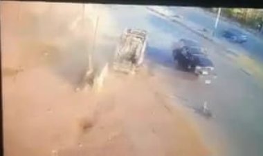 اصطدام مروع لسيارة بسور في منطقة البدرشين (صور)