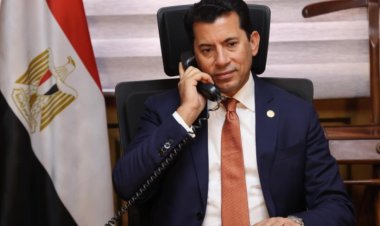 وزير الشباب يطئمن على بعثات المنتخب الوطني والأهلي والزمالك لكرة القدم والطائرة