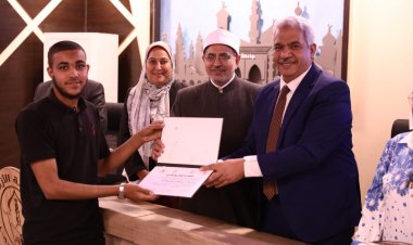 رئيس جامعة الأزهر يكرّم الطلاب المشاركين في الدورة التدريبية «فرصة»