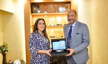 بالفيديو.. فاطمة مصطفى تكرم أحمد فهيم