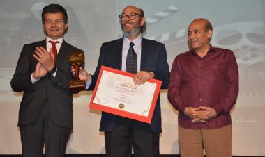 هاني أبو الحسن يكرم عملة نادرة وحضرة العمدة