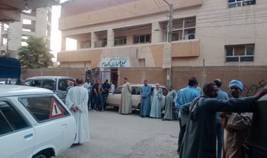 بعد التصريح بالدفن.. تشييع جثمان الطفلة رودينا ضحية غدر جارتها في قنا (صور)