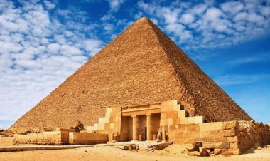 «حسن بيحب سلمى».. زاهي حواس يكشف سبب غلق هرم خوفو