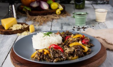 طريقة تحضير شرائح  اللحم بالصوص الأبيض