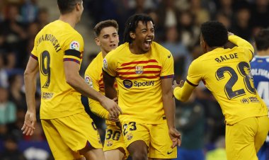 برشلونة يتوّج بلقب الدوري الإسباني للمرة السابعة والعشرين في تاريخه