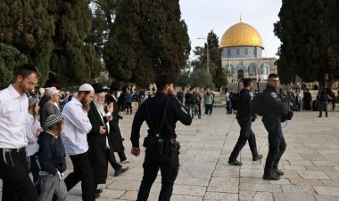 مستوطنون يقتحمون الأقصى ويؤدون طقوسًا تلمودية