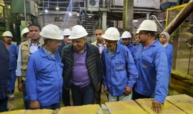 في زيارة مفاجئة.. وزير قطاع الأعمال العام يتفقد مصانع شركة الإسكندرية للحراريات