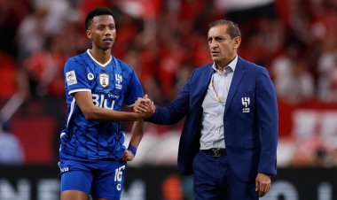 الهلال يوافق على رحيل مدربه دياز حتى نهاية الموسم