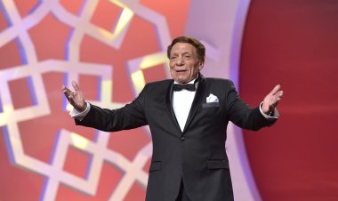 تزامنًا مع عيد ميلاده..  أول تعليق من عصام إمام على شائعة وفاة الزعيم عادل إمام