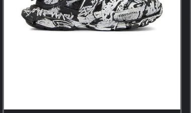 يتخطى الـ40 ألف جنيه.. خالد تاج الدين يثير الجدل بسعر حذائه