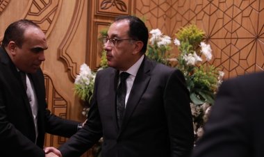 عاجل.. رئيس الوزراء وجمال مبارك والخطيب في عزاء شقيق محمد أبو العينين