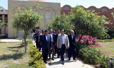 رئيس الوزراء يتفقد مشروع تنمية وتطوير المنطقة الاستثمارية بالصف