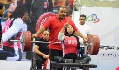 محافظ الشرقية يُهنئ بطلة رفع الأثقال رحاب أحمد رضوان لحصولها على الميدالية الذهبية