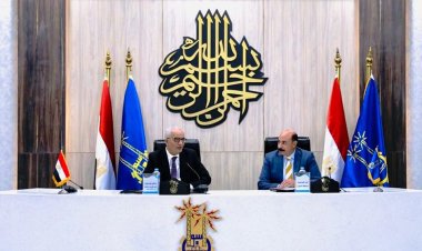 وزير التعليم يعقد اجتماعًا مع قيادات مديرية التعليم ومديرى الإدارات التعليمية بمحافظة أسوان