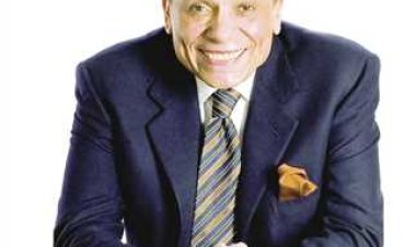 بسبب «عادل إمام».. انقسام بين مستخدمي الفيسبوك حول أداء الإعلامي شريف عامر 