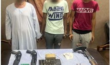 ضبط 4 أشخاص بينهما هاربان من المؤبد بحوزتهما 11 كيلو حشيش و4 بنادق خلال حملة أمنية بأسوان